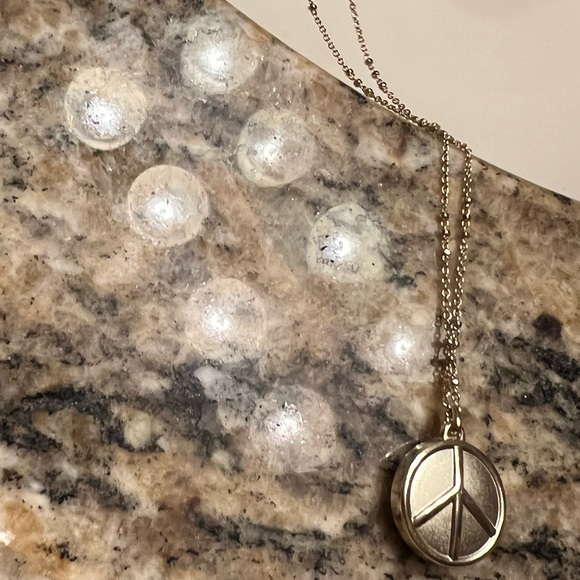 Black and Gold Peace Sign Kendra Scott Necklace - Picture 5 of 11
